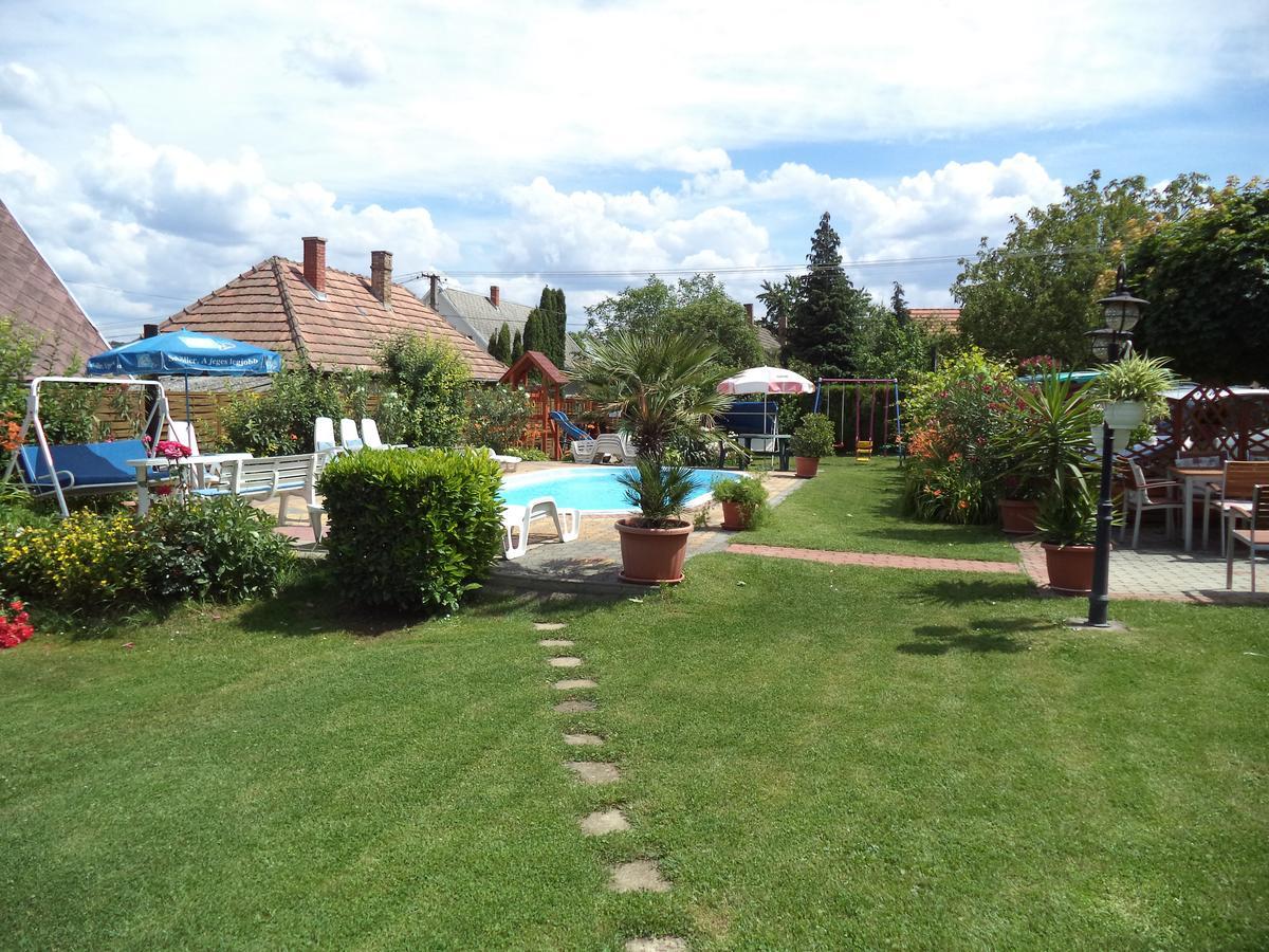 Holp Panzio Hotel Balatonfoldvar Luaran gambar