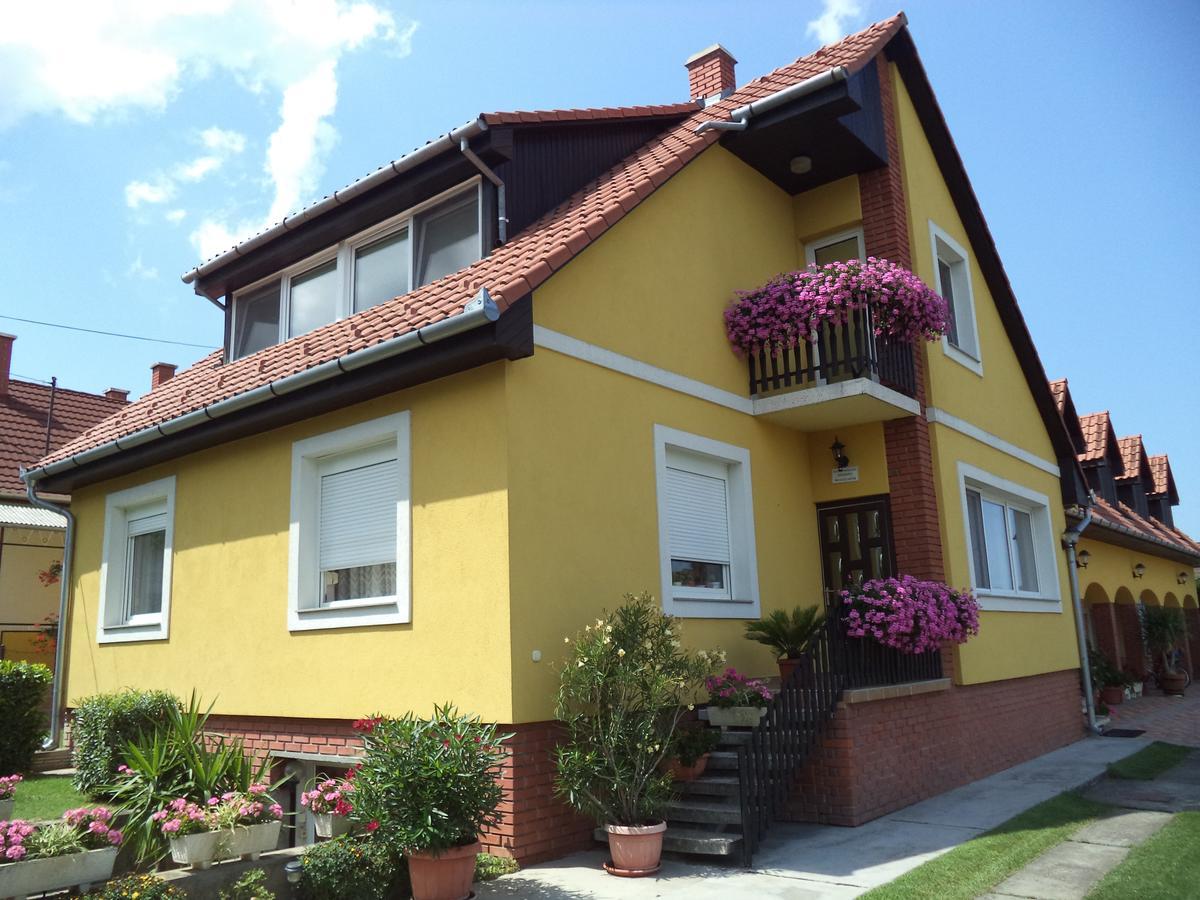 Holp Panzio Hotel Balatonfoldvar Luaran gambar